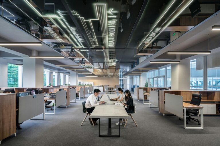 The Growth Code: Why Some Companies Explode While Others Simply Survive
