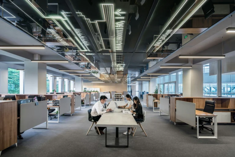 The Growth Code: Why Some Companies Explode While Others Simply Survive